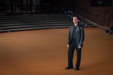 Roma, İtalya - 29 Ekim 2023: Francesco La Mantia, 18. Roma Film Festivali sırasında Parco Della Musica Konser Salonu 'ndaki SuburraEterna filmi için kırmızı halıya katıldı.