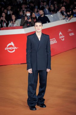 Roma, İtalya - 29 Ekim 2023: Giacomo Ferrara, Parco Della Musica Konser Salonu 'ndaki 18. Roma Film Festivali sırasında SuburraEterna filminin kırmızı halısına katıldı.