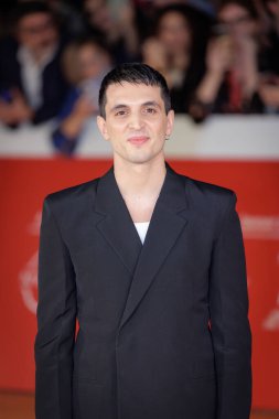 Roma, İtalya - 29 Ekim 2023: Giacomo Ferrara, Parco Della Musica Konser Salonu 'ndaki 18. Roma Film Festivali sırasında SuburraEterna filminin kırmızı halısına katıldı.