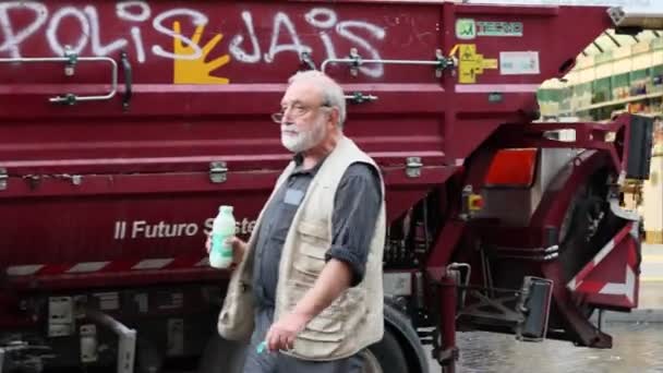 Rzym Włochy Listopada 2023 Pojazd Służący Zbierania Odpadów Przechodzi Przez — Wideo stockowe