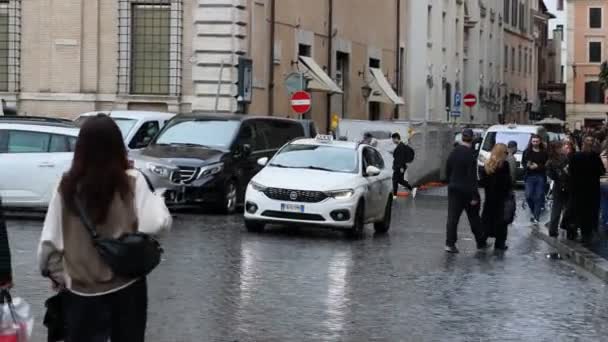 Róma Olaszország 2023 November Taxi Tranzit Róma Történelmi Belvárosának Utcáin — Stock videók