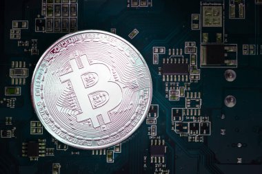 Bitcoin kripto metal para, merkezi olmayan uluslararası para birimi ödeme sistemi. Sanal para biriminin mecazi temsili.