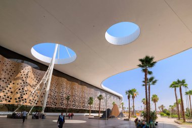Marakeş, Fas - 1 Ağustos 2023: Ülkenin ana havalimanı olan Marakeş-Menara havalimanı, 2008 yılında İslam kültürüne ve tipik İslami süslere pek çok başıyla yenilendi.