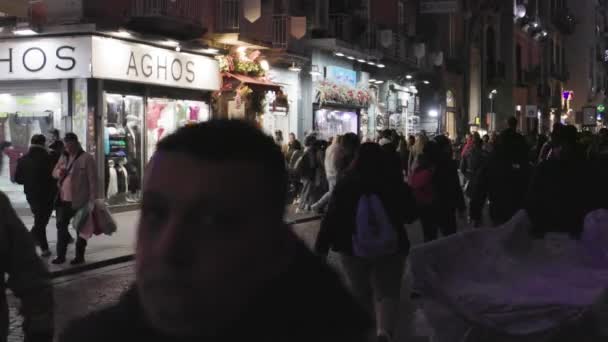 Napoli Talya Aralık 2023 Nsanlar Şehrin Tarihi Merkezinin Ana Caddesinde — Stok video