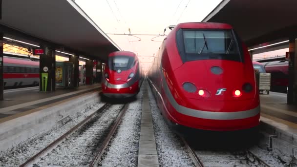 Nápoles Itália Janeiro 2024 Trem Alta Velocidade Sai Plataforma Estação — Vídeo de Stock