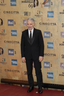 Roma, İtalya - 3 Mayıs 2024: Beppe Fiorello, İtalya 'da Cinecitta Stüdyoları' nda düzenlenen David di Donatello 2024 ödül törenine katıldı..