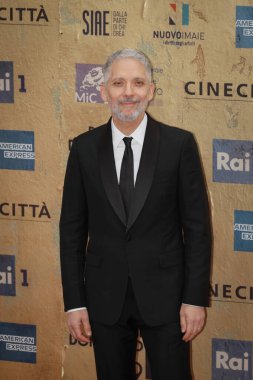 Roma, İtalya - 3 Mayıs 2024: Beppe Fiorello, İtalya 'da Cinecitta Stüdyoları' nda düzenlenen David di Donatello 2024 ödül törenine katıldı..
