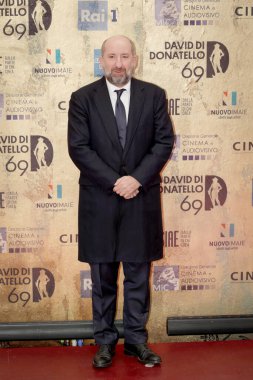 Roma, İtalya - 3 Mayıs 2024: Antonio Albanese, İtalya 'daki Cinecitta Stüdyoları' nda düzenlenen David di Donatello 2024 ödül törenine katıldı.