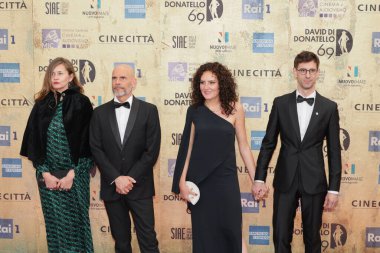 Roma, İtalya - 3 Mayıs 2024: Roma, İtalya 'da Sinema Stüdyoları' nda 2024 David di Donatello ödül töreninin kahramanları.
