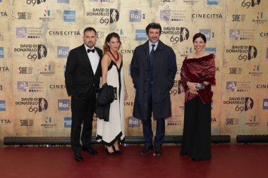 Roma, İtalya - 3 Mayıs 2024: Roma, İtalya 'da Sinema Stüdyoları' nda 2024 David di Donatello ödül töreninin kahramanları.