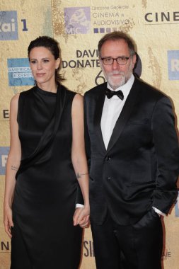 Roma, İtalya - 3 Mayıs 2024: Valerio Mastandrea, İtalya 'nın Cinecitta Stüdyoları' nda düzenlenen David di Donatello 2024 ödül törenine katıldı..