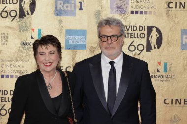 Roma, İtalya - 3 Mayıs 2024: Serena Dandini ve Lele Marchitelli, İtalya 'daki Cinecitta Stüdyoları' nda düzenlenen David di Donatello 2024 ödül törenine katıldılar..