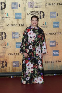 Roma, İtalya - 3 Mayıs 2024: Isabella Rossellini, İtalya 'daki Cinecitta Stüdyoları' nda düzenlenen David di Donatello 2024 ödül törenine katıldı.