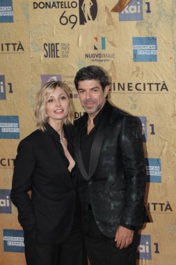 Roma, İtalya - 3 Mayıs 2024: Pierfrancesco Favino ve Anna Ferzetti, İtalya 'nın Cinecitta Stüdyoları' nda düzenlenen David di Donatello 2024 ödül törenine katıldılar..