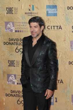 Roma, İtalya - 3 Mayıs 2024: Pierfrancesco Favino, Roma, İtalya 'daki Cinecitta Stüdyolarında düzenlenen David di Donatello 2024 ödül törenine katıldı..
