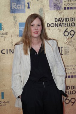 Roma, İtalya - 3 Mayıs 2024: Justine Triet, İtalya 'da Cinecitta Stüdyoları' nda düzenlenen David di Donatello 2024 ödül törenine katıldı..