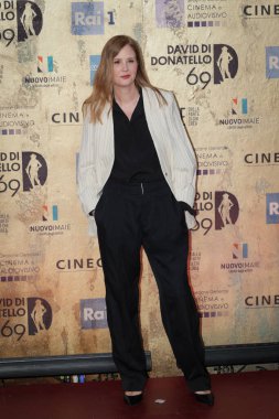 Roma, İtalya - 3 Mayıs 2024: Justine Triet, İtalya 'da Cinecitta Stüdyoları' nda düzenlenen David di Donatello 2024 ödül törenine katıldı..