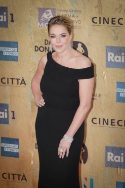 Roma, İtalya - 3 Mayıs 2024: Claudia Gerini, Roma, İtalya 'daki Cinecitta Stüdyoları' nda düzenlenen 2024 David di Donatello ödül törenine katıldı..