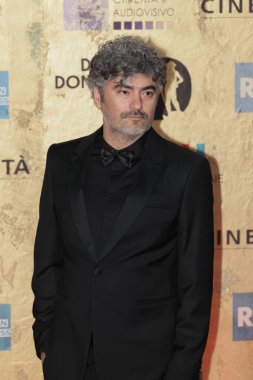Roma, İtalya - 3 Mayıs 2024: Giacomo Abbruzzese, İtalya 'daki Cinecitta Stüdyoları' nda düzenlenen David di Donatello 2024 ödül törenine katıldı..