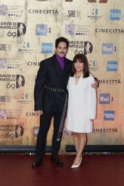 Roma, İtalya - 3 Mayıs 2024: MAHMOOD Sinema Stüdyoları 'nda düzenlenen David di Donatello 2024 ödül törenine katıldı.