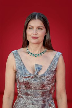 Roma, İtalya - 16 Ekim 2024: Fransız model, aktris ve jüri üyesi Laetitia Casta, 19. Uluslararası Roma Film Festivali 'nin açılış töreninde kırmızı halıya poz verdi..