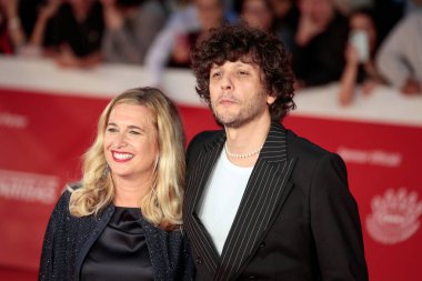 Roma, İtalya - 18 Ekim 2024: Ermal Meta (R) ve bir konuk, 19. Roma Roma Film Festivali sırasında Parco Della Musica Konser Salonu 'nda 