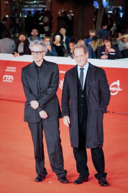Roma, İtalya - 18 Ekim 2024: Gilles Bourdos ve Vincent Lindon, 19. Roma Film Festivali sırasında Auditorium Parco Della Musica 'da kırmızı halıya katıldılar.