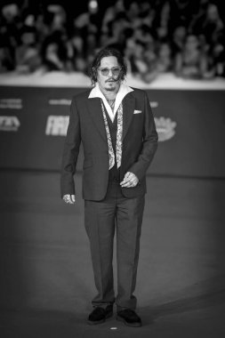 Roma, İtalya - 26 Ekim: Amerikalı aktör Johnny Depp, 19. Roma Film Festivali sırasında Auditorium Parco Della Musica 'da kırmızı halıya katıldı.