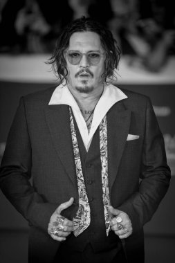 Roma, İtalya - 26 Ekim: Amerikalı aktör Johnny Depp, 19. Roma Film Festivali sırasında Auditorium Parco Della Musica 'da kırmızı halıya katıldı.