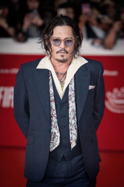 Roma, İtalya - 26 Ekim: Amerikalı aktör Johnny Depp, 19. Roma Film Festivali sırasında Auditorium Parco Della Musica 'da kırmızı halıya katıldı.