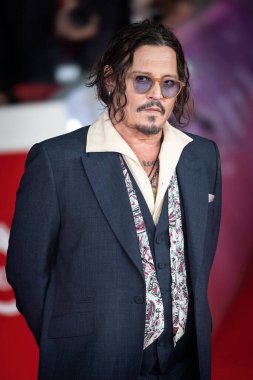 Roma, İtalya - 26 Ekim: Amerikalı aktör Johnny Depp, 19. Roma Film Festivali sırasında Auditorium Parco Della Musica 'da kırmızı halıya katıldı.