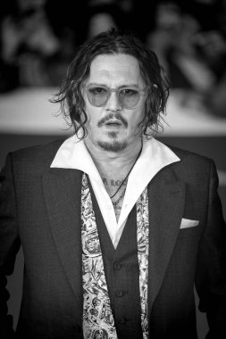 Roma, İtalya - 26 Ekim: Amerikalı aktör Johnny Depp, 19. Roma Film Festivali sırasında Auditorium Parco Della Musica 'da kırmızı halıya katıldı.