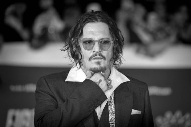 Roma, İtalya - 26 Ekim: Amerikalı aktör Johnny Depp, 19. Roma Film Festivali sırasında Auditorium Parco Della Musica 'da kırmızı halıya katıldı.