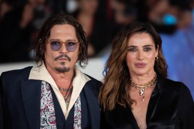Roma, İtalya - 26 Ekim: Amerikalı aktör Johnny Depp ve İtalyan aktris Luisa Ranieri, 19. Roma Film Festivali sırasında Oditoryum Parco Della Musica 'da kırmızı halıya katıldılar.