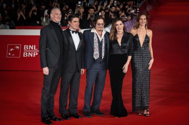 Roma, İtalya - 26 Ekim - Oyuncular Bruno Gouery, Riccardo Scamarcio, Johnny Depp, Luisa Ranieri ve Antonia Desplat, 19. Roma Uluslararası Film Festivali sırasında Auditorium Parco Della Musica 'da düzenlenen kırmızı halıya katıldılar..