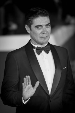 Roma, İtalya - 26 Ekim: İtalyan aktör Riccardo Scamarcio, 19. Roma Film Festivali sırasında Auditorium Parco Della Musica 'da kırmızı halıya katıldı.