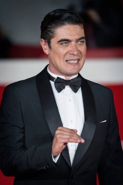 Roma, İtalya - 26 Ekim: İtalyan aktör Riccardo Scamarcio, 19. Roma Film Festivali sırasında Auditorium Parco Della Musica 'da kırmızı halıya katıldı.