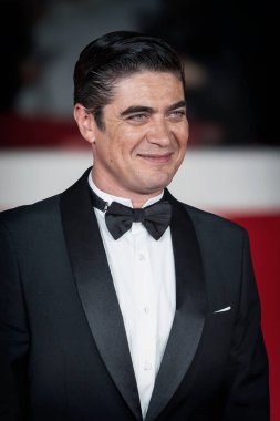Roma, İtalya - 26 Ekim: İtalyan aktör Riccardo Scamarcio, 19. Roma Film Festivali sırasında Auditorium Parco Della Musica 'da kırmızı halıya katıldı.