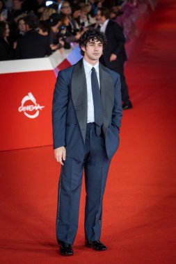 Roma, İtalya - 26 Ekim 2024: Massimiliano Caiazzo, 19. Roma Uluslararası Film Festivali sırasında Oditoryum Parco della Musica 'da kırmızı halıya katıldı.