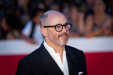 Roma, İtalya - 26 Ekim 2024: Edward Berger, 19. Roma Uluslararası Film Festivali sırasında Oditoryum Parco della Musica 'da kırmızı halıya katıldı.