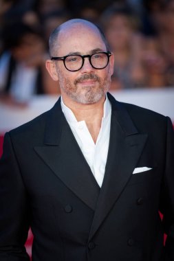 Roma, İtalya - 26 Ekim 2024: Edward Berger, 19. Roma Uluslararası Film Festivali sırasında Oditoryum Parco della Musica 'da kırmızı halıya katıldı.