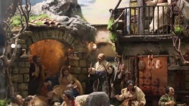 Hristiyan geleneklerine göre İsa 'nın doğum sahnesinin baş kahramanlarının sanatsal doğum sahnelerini ve minyatür kopyalarını tamamlayın. Senaryo, çobanlar ve minyatürler.