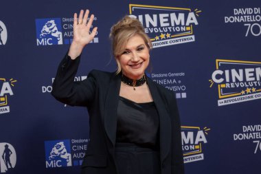 Roma, İtalya - 7 Mayıs 2025: Serena Bortone, 70. David Di Donatello Cinecitta Stüdyoları 'nda 7 Mayıs 2025' te Roma, İtalya 'da kırmızı halıya katıldı..