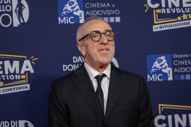 Roma, İtalya - 7 Mayıs 2025: Silvio Orlando, 70. David Di Donatello Cinecitta Stüdyoları sırasında 7 Mayıs 2025 'te İtalya' nın başkenti Roma 'da kırmızı halıya katıldı..
