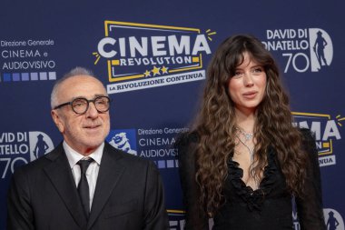Roma, İtalya - 7 Mayıs 2025: Celeste Dalla Porta, 70. David Di Donatello Cinecitta Stüdyoları sırasında 7 Mayıs 2025 'te İtalya' nın başkenti Roma 'da kırmızı halıya katıldı..