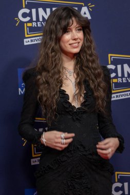 Roma, İtalya - 7 Mayıs 2025: Celeste Dalla Porta, 70. David Di Donatello Cinecitta Stüdyoları sırasında 7 Mayıs 2025 'te İtalya' nın başkenti Roma 'da kırmızı halıya katıldı..