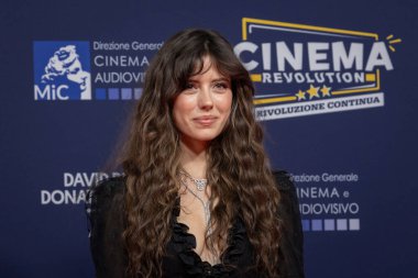 Roma, İtalya - 7 Mayıs 2025: Celeste Dalla Porta, 70. David Di Donatello Cinecitta Stüdyoları sırasında 7 Mayıs 2025 'te İtalya' nın başkenti Roma 'da kırmızı halıya katıldı..