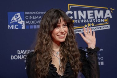 Roma, İtalya - 7 Mayıs 2025: Celeste Dalla Porta, 70. David Di Donatello Cinecitta Stüdyoları sırasında 7 Mayıs 2025 'te İtalya' nın başkenti Roma 'da kırmızı halıya katıldı..