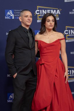 Roma, İtalya - 7 Mayıs 2025: Davide Pavanello ve Margherita Vicario, 70. David Di Donatello Cinecitta Stüdyoları 'ndaki kırmızı halıya katıldılar..