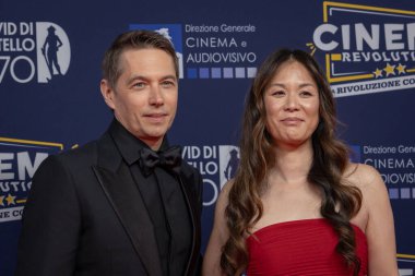 Roma, İtalya - 7 Mayıs 2025: Sean Baker ve Samantha Quan, 70. David Di Donatello Cinecitta Stüdyoları 'ndaki kırmızı halıya katıldılar..